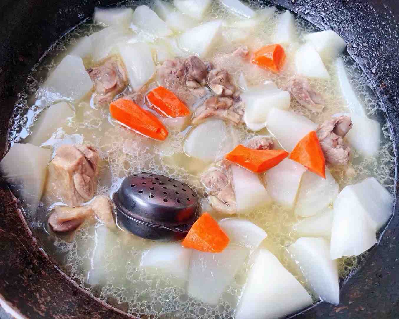 Duck Leg Stewed with White Radish recipe