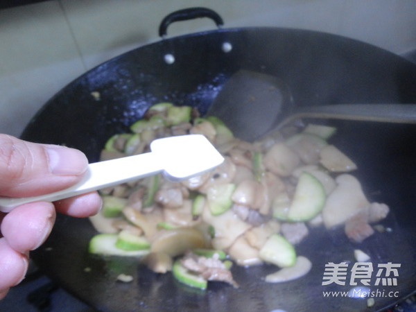 Fried Pork with Pleurotus Eryngii recipe