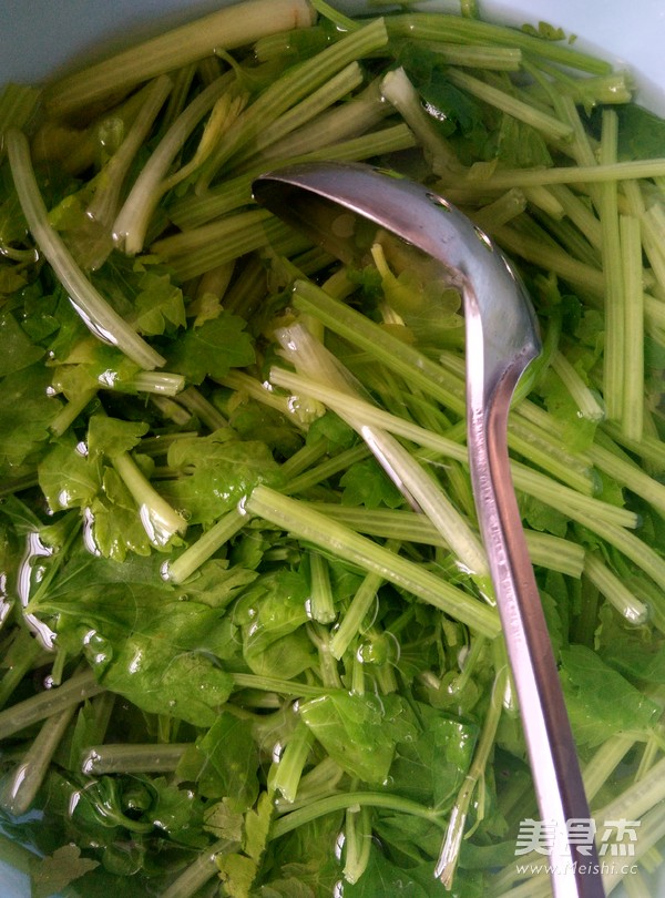 Stir-fried Celery with Pen Tube recipe