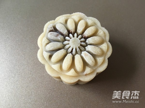 Cantonese Egg Yolk Bean Paste Mooncake recipe