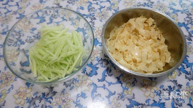 Tofu Skin Mixed with Cucumber recipe