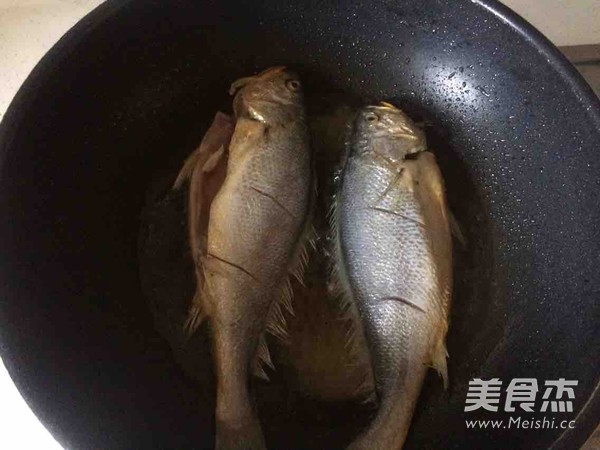 Homemade Roasted Yellow Croaker (fried Fish Intact and Not Broken) recipe