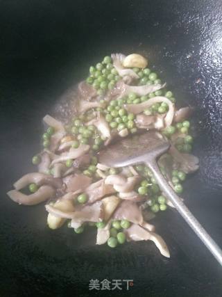 Stir-fried Green Beans with Mushroom recipe
