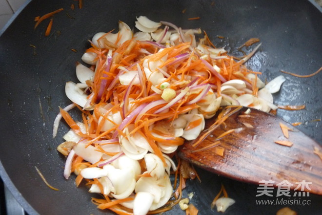 Golden Bamboo Shoots and Lily Stir-fry recipe