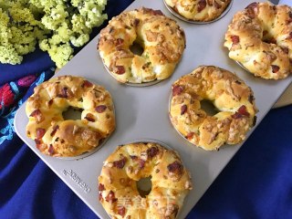 Sausage Cheese Shredded Bagel recipe