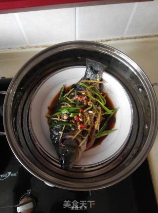 Steamed Minced Meat Crucian Carp recipe