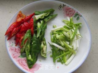 Thousands of Stir-fried Hang Peppers recipe