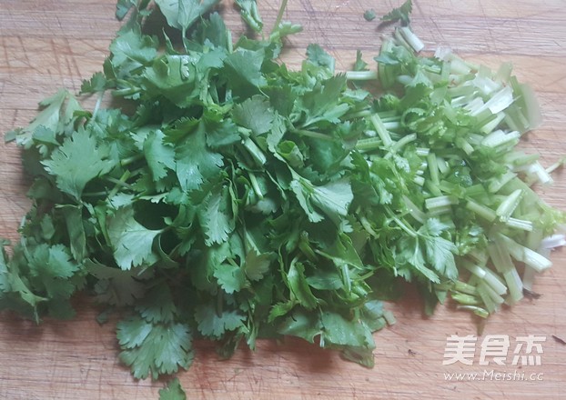 Coriander Mixed with Pale Skin recipe