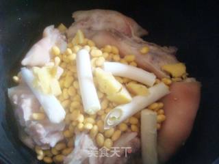 Soy Stewed Trotter recipe