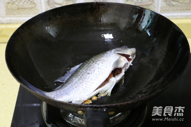 Carp Soup with Shredded Radish recipe