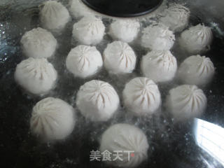 Pan-fried Xiaolongbao (three Fresh Stuffing) recipe