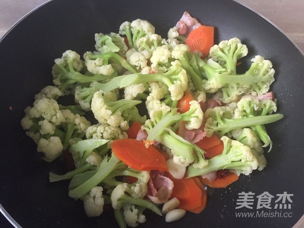 Stir-fried Cauliflower with Bacon recipe