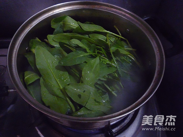 Spinach Fungus Mixed with Walnuts recipe