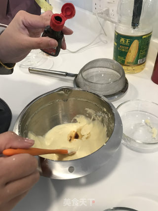 Cute Dripping Chicken Cake recipe