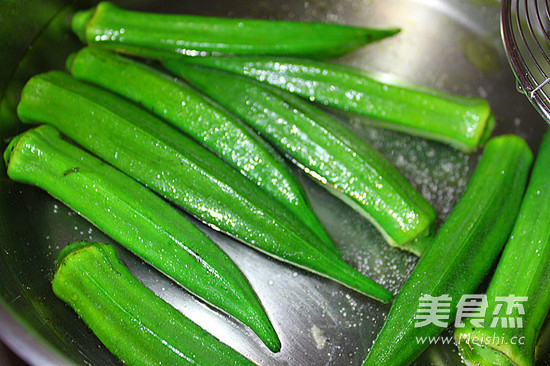 Fried Bamboo Fungus with Okra recipe