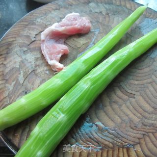 Lettuce Slices with Dried Chilli Minced Meat recipe