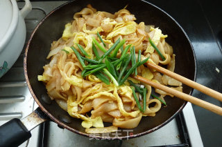 Fried Hor Fun with Egg recipe