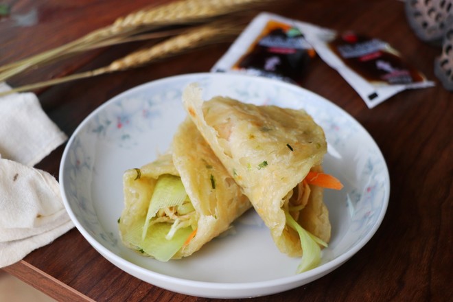 Snuggle Rolls with Shredded Chicken and Mixed Vegetables with Chobe Salad Sauce recipe