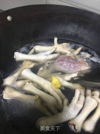 Beauty Soup (chicken Feet in Pot with Flower Maw) recipe