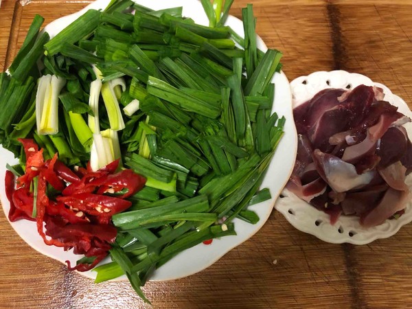 Stir-fried Duck Gizzards with Garlic recipe