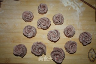 Romantic Chinese Valentine's Day-color Rose Roll recipe