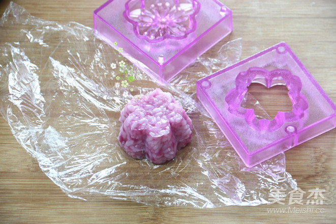 Sakura-shaped Sushi Rice Ball recipe