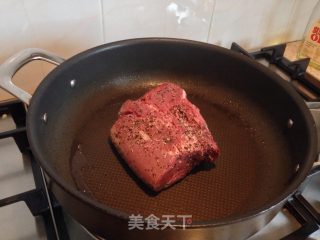 【black Pepper Beef Tenderloin】served with Garlic and Mushroom Sauce recipe