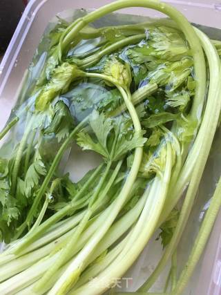 Celery Mixed with Pork Liver recipe