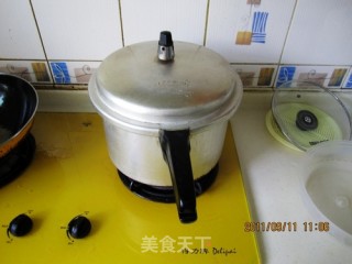 Pressure Cooker Knuckle with Sauce recipe