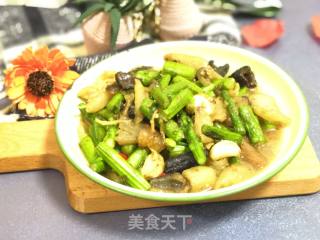 Stir-fried Asparagus with Sea Cucumber recipe