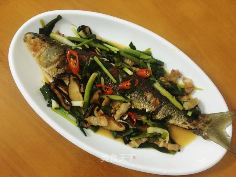 Braised Mullet with Garlic Sprouts