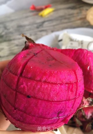 "lazy Meal" Dragon Fruit Yogurt Cup recipe