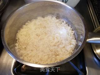 Fried Noodles with Ham and Shacha Sauce (for 2 People) recipe