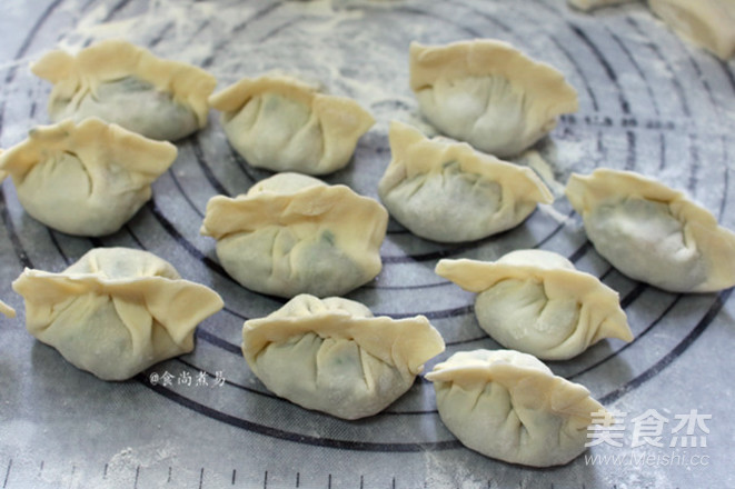 Garland Chrysanthemum Meat Dumplings recipe