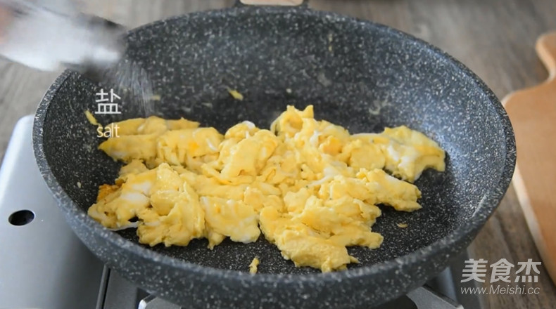 Whitebait Scrambled Eggs are Not Fishy and Delicious Tips! recipe