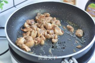 Stir-fried Chicken Thigh with Garlic Moss recipe