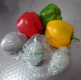 Bell Peppers Mixed with Pine Flowers recipe