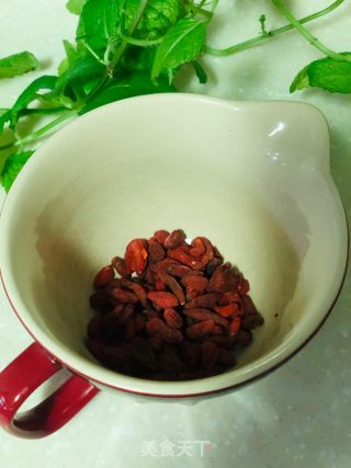 Bird's Nest Tremella Goji Soup recipe
