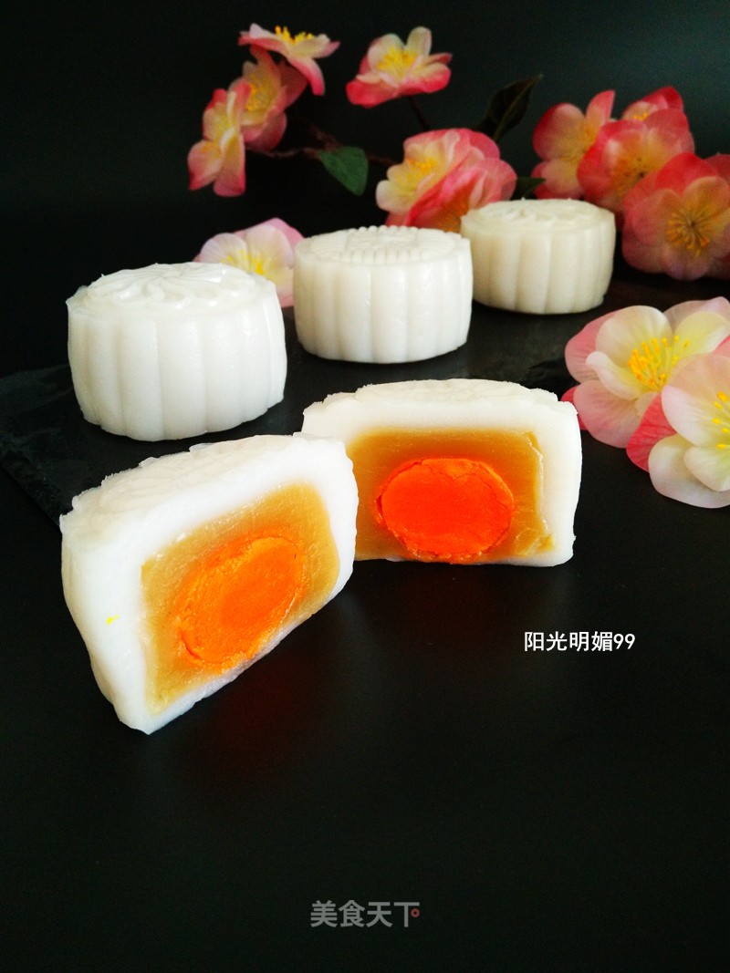 Snowy Mooncake with Lotus Seed Paste and Egg Yolk recipe