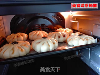 Chrysanthemum Meal Buns recipe