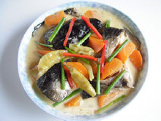 Simple and Simple-fried Fish Head with Pickled Pepper recipe