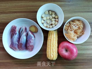 Corn Apple Pork Tendon Soup recipe