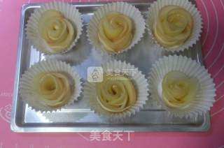Roasted Apple Rosette Roll recipe