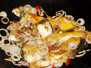 Grilled Fish with Dried Onions recipe