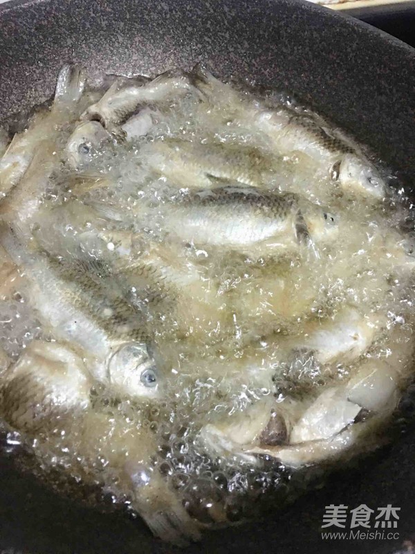 Braised Wild Crucian Carp recipe