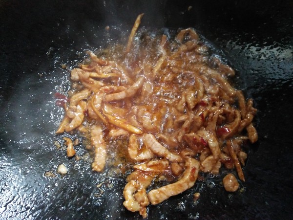 Stir-fried Shredded Pork with Garlic Stalks recipe
