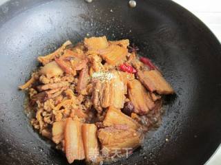 Dried Cauliflower Braised Pork recipe