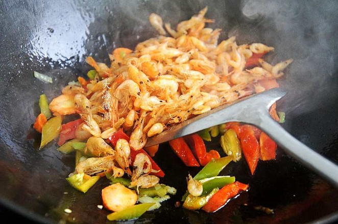 Stir-fried Small River Prawns with Green Peppers recipe