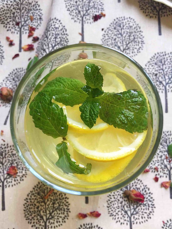 Refreshing Honey Mint Lemonade recipe