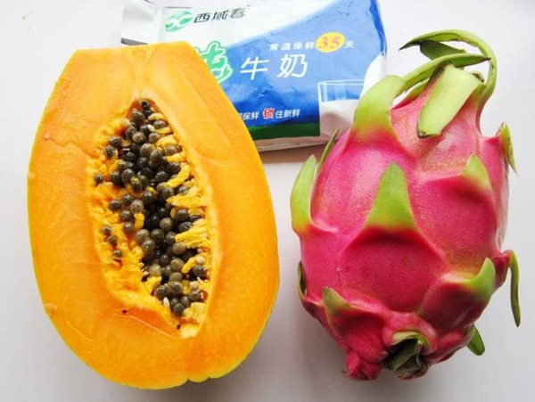 Papaya Dragon Fruit Milkshake recipe